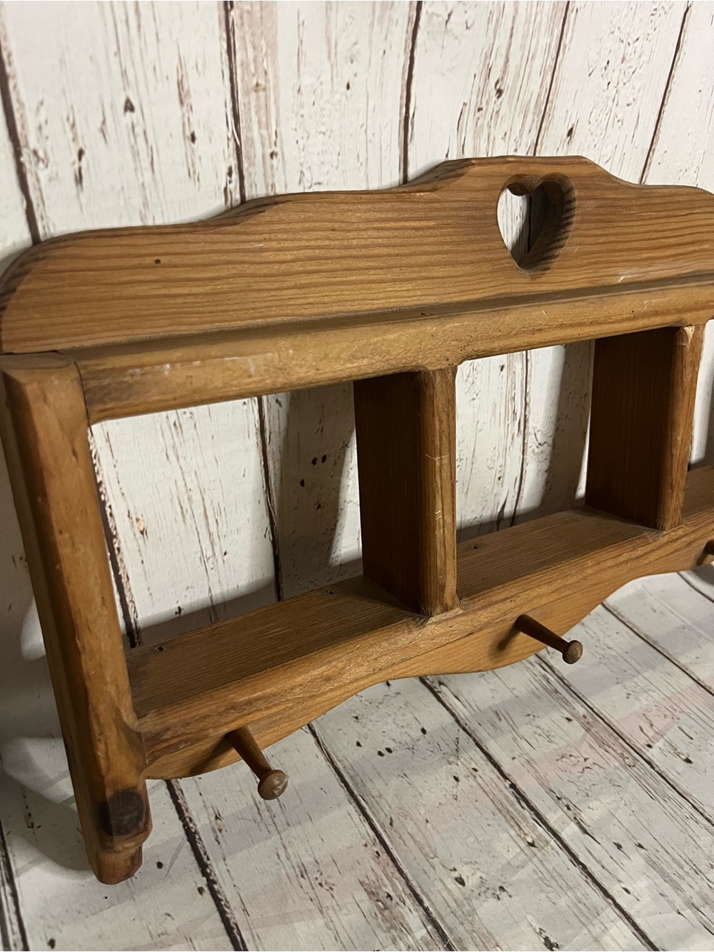Vintage Wooden Wall Shelf Peg Rack Cottagecore Heart Cutout Rustic Country Shelf - Picture 2 of 7